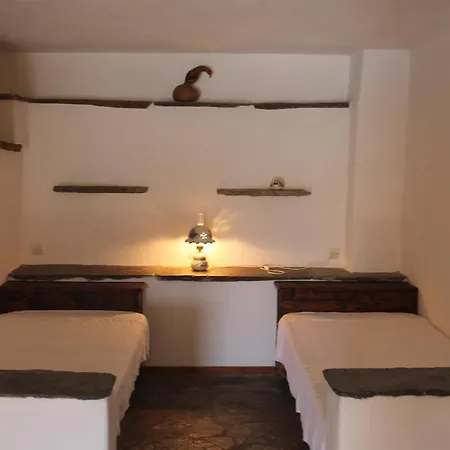 Parodosiako Diamerisma Rochari * Platia (Tinos)
