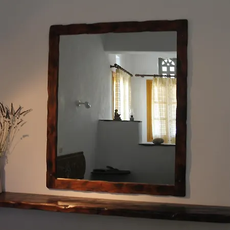 Parodosiako Diamerisma Rochari * Platia (Tinos)
