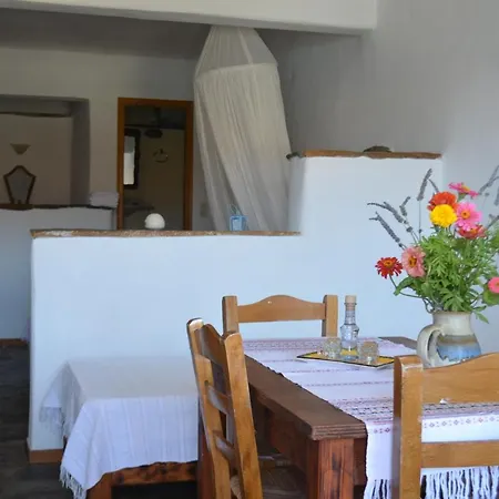 Parodosiako Diamerisma Rochari Platia (Tinos)