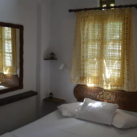 Parodosiako Diamerisma Rochari * Platia (Tinos)