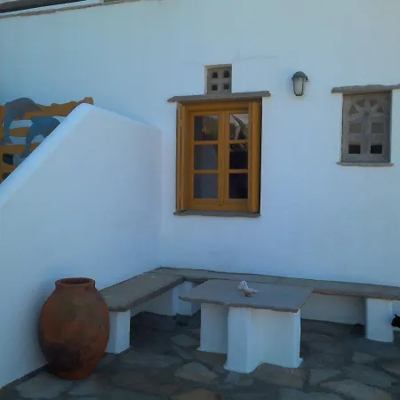 Parodosiako Diamerisma Rochari Platia (Tinos)
